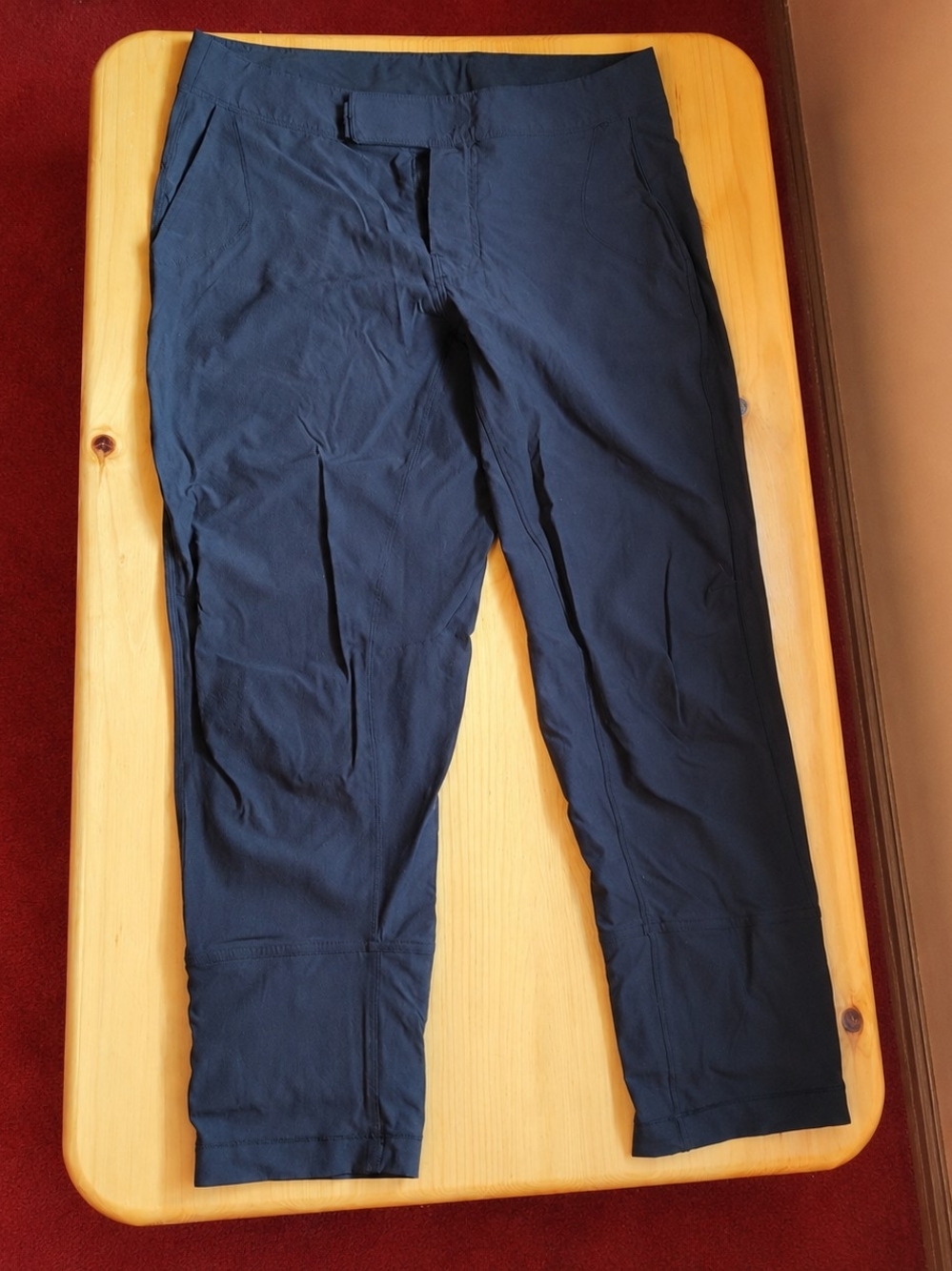 Mens Cropped Lululemon Pants, Size 32, Black